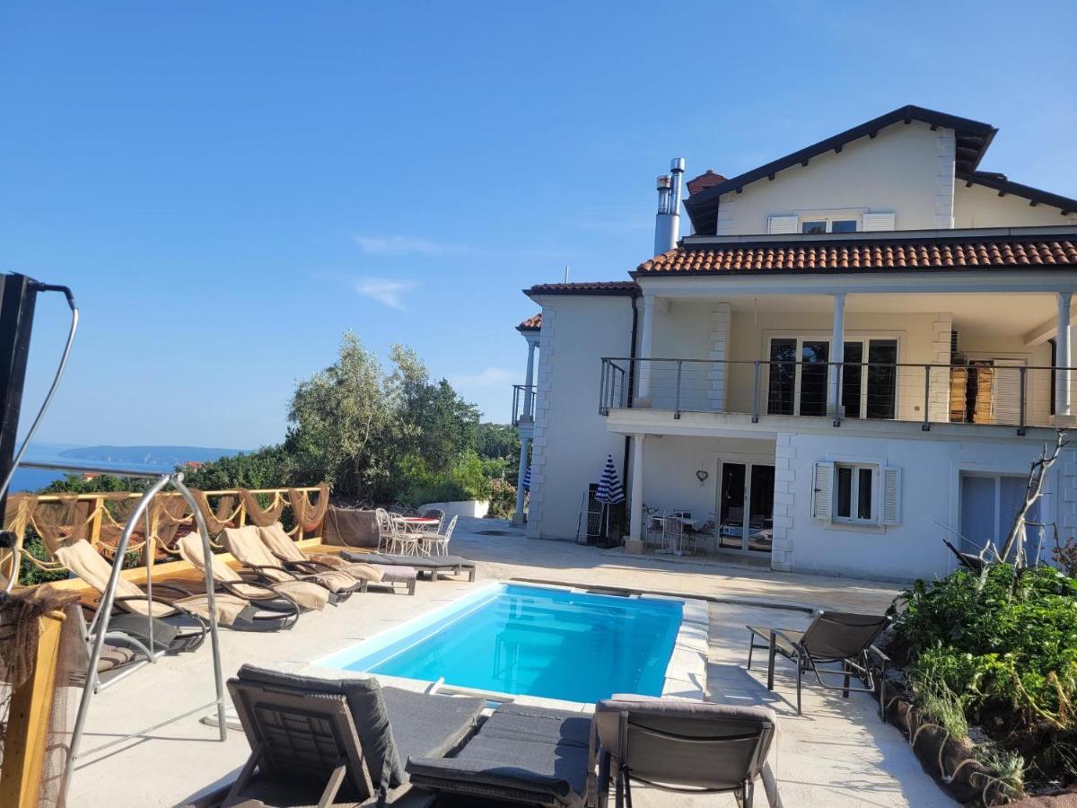 Apartments Chiara Mit Meerblick Und Pool Und Jacuzzi Lovran Eksteriør billede