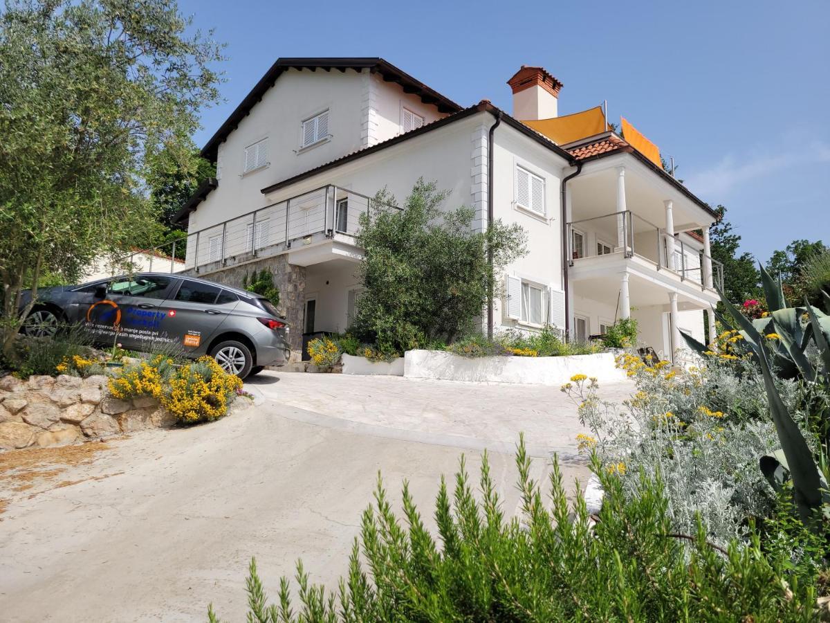 Apartments Chiara Mit Meerblick Und Pool Und Jacuzzi Lovran Eksteriør billede