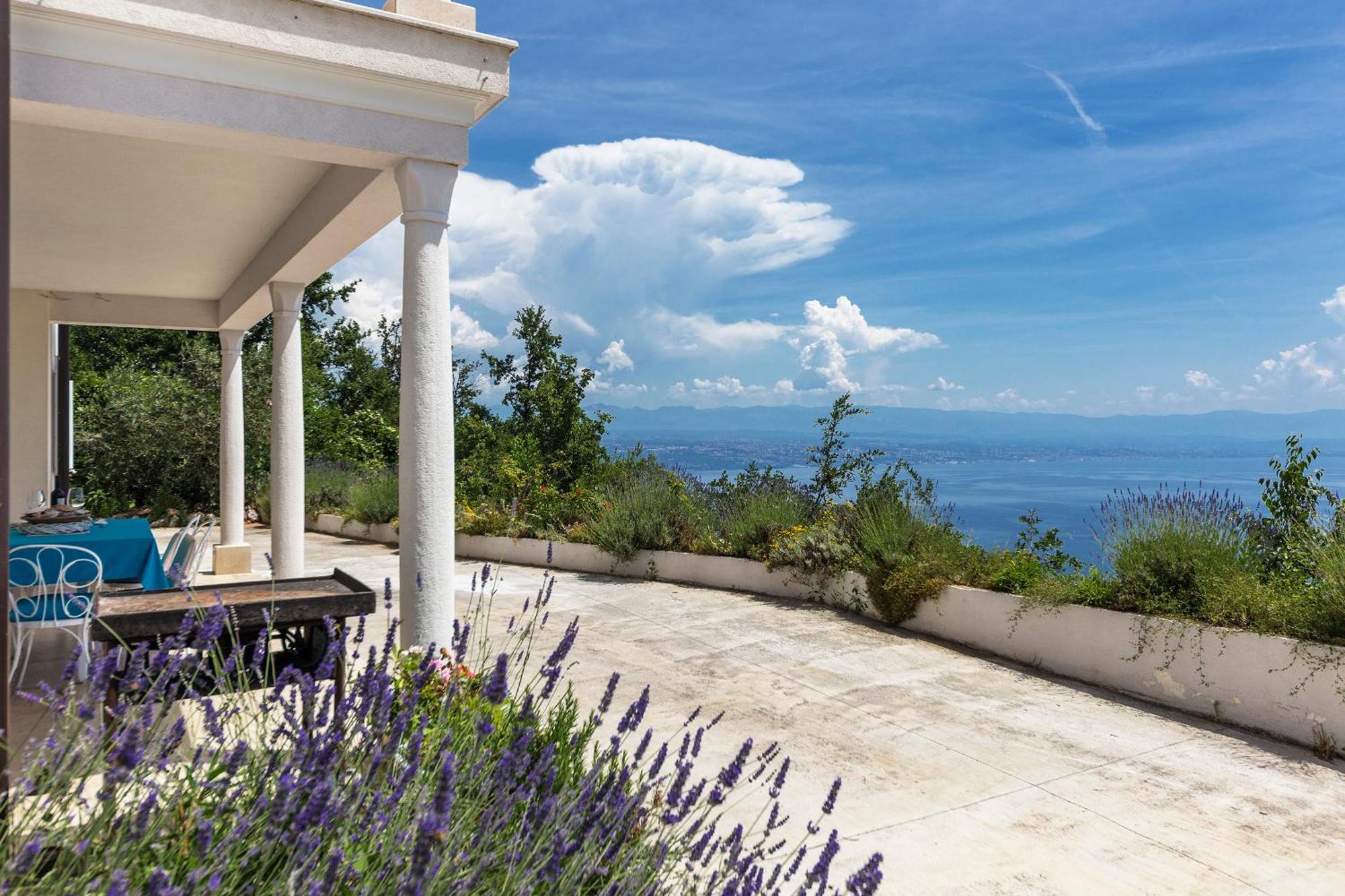 Apartments Chiara Mit Meerblick Und Pool Und Jacuzzi Lovran Eksteriør billede