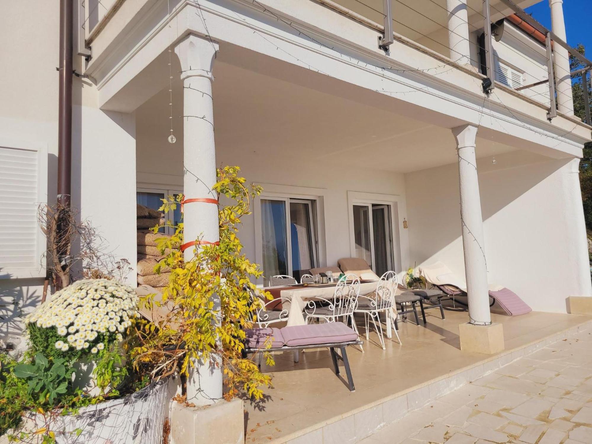 Apartments Chiara Mit Meerblick Und Pool Und Jacuzzi Lovran Eksteriør billede