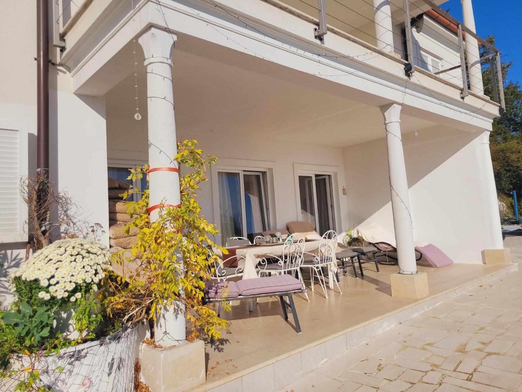 Apartments Chiara Mit Meerblick Und Pool Und Jacuzzi Lovran Eksteriør billede